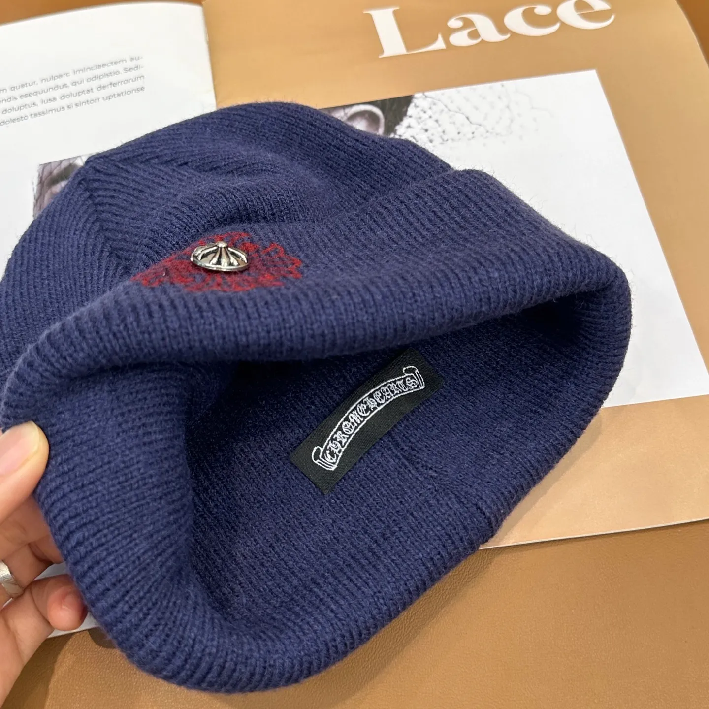 P66 🤍Chrome hearts new autumn and winter embroidered cross knitted hat🧶 One of the must-have hats in autumn and winter~ It really looks good on whoever wears it~, it is also a perfect match in black and white and gray in autumn~